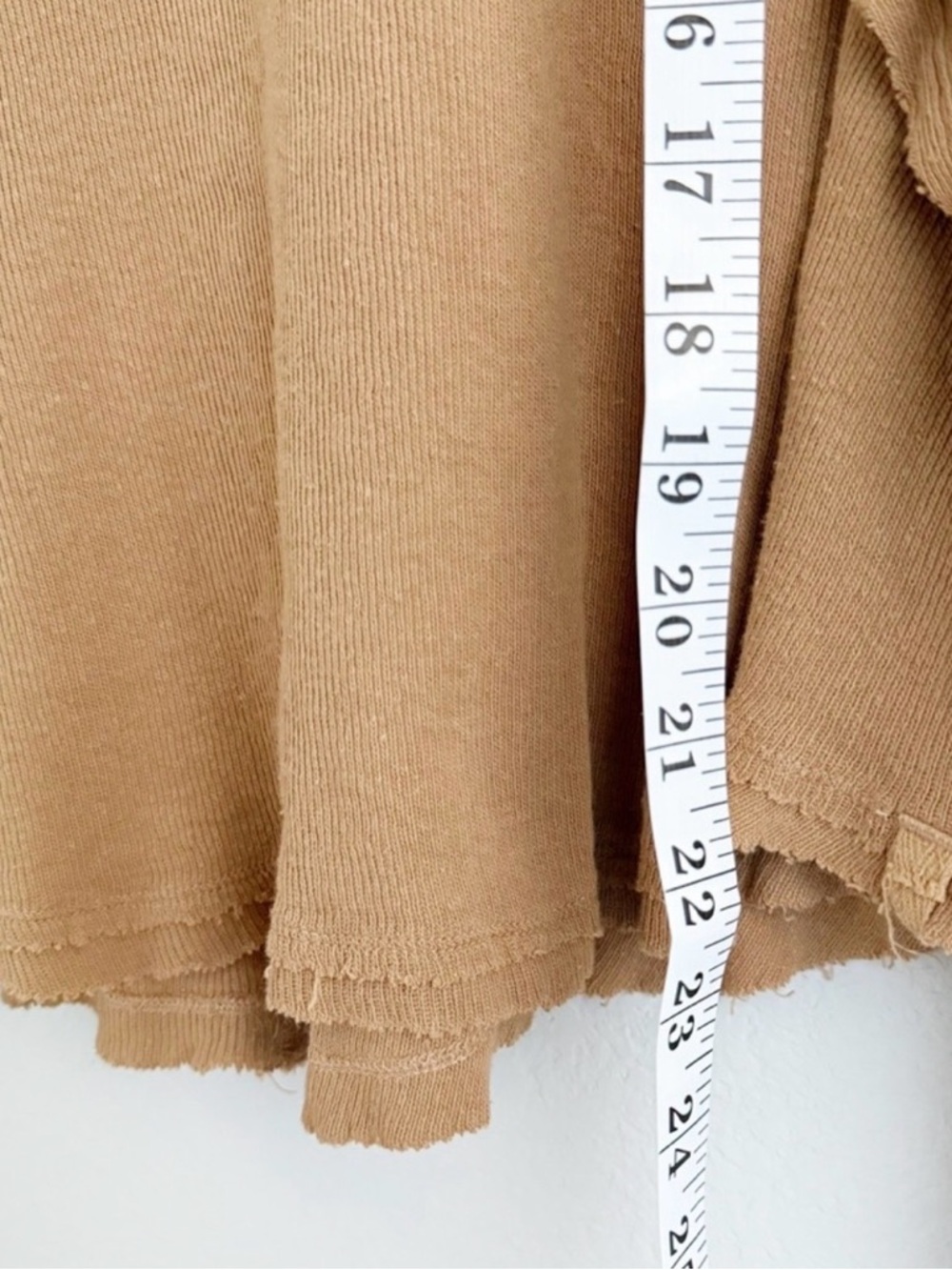 Free People ~ Dark Tan ~ Long Sleeved ~ Comfy ~ Top ~ w/ Thumb Holes - Picture 2 of 9